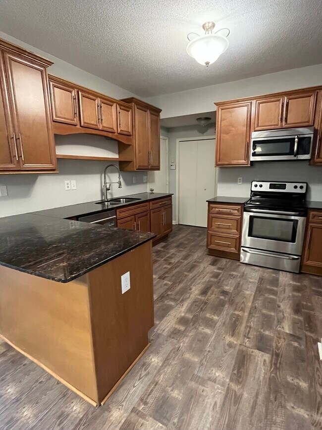 Building Photo - 1234 Crystal Pl E