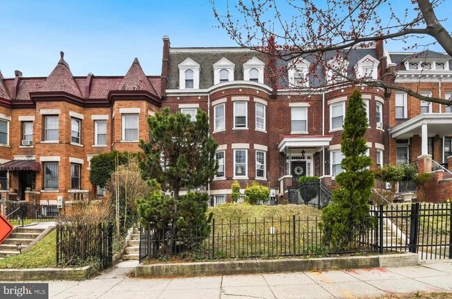 Building Photo - 1118 Girard St NW