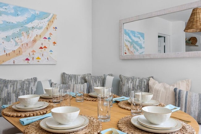 Building Photo - 1096 SW 27th Ave