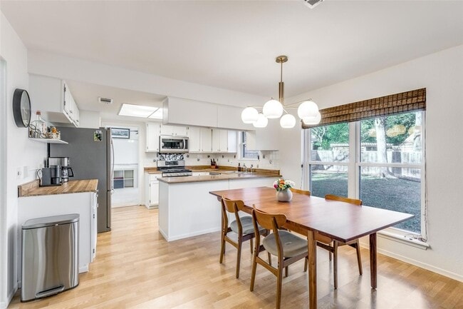 Building Photo - 4002 Biscay Dr