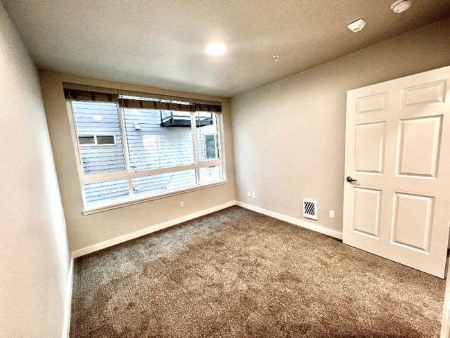 Building Photo - 2330 Yakima Ct