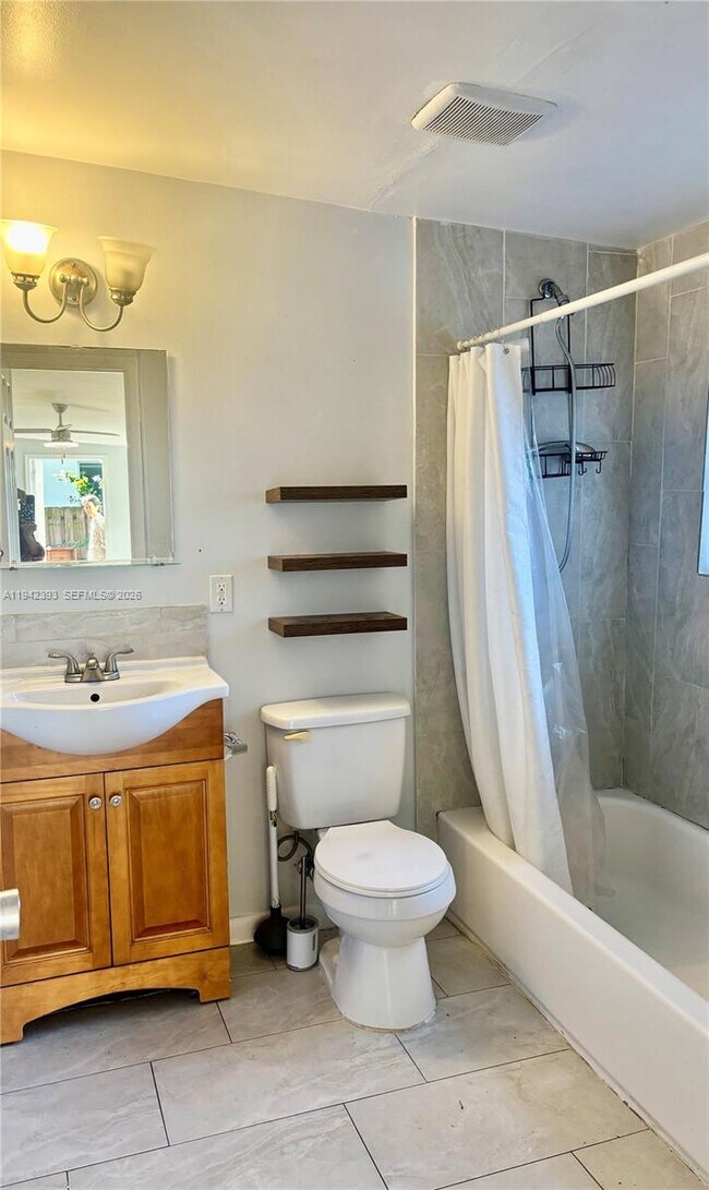 Building Photo - 2020 NE 26th St