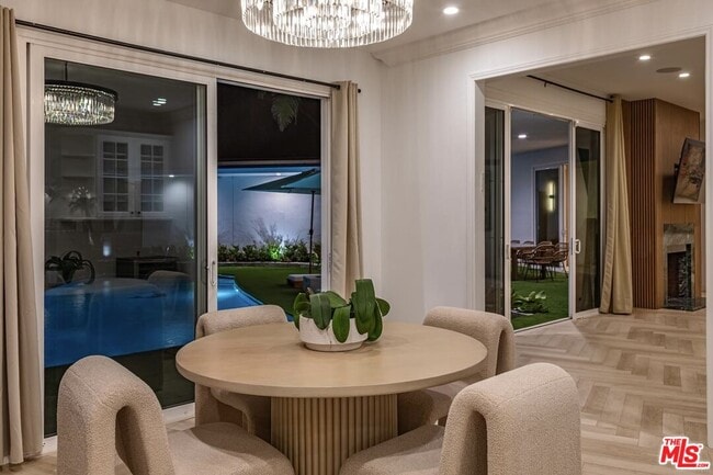 Building Photo - 560 Chalette Dr