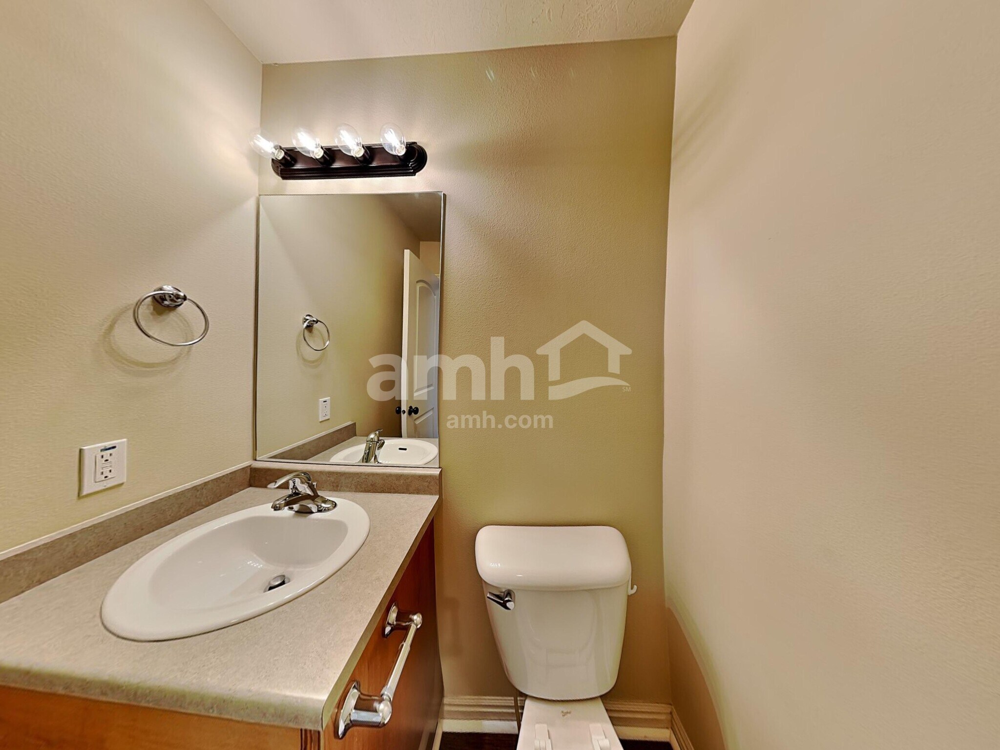 Building Photo - 10526 Doral Dr