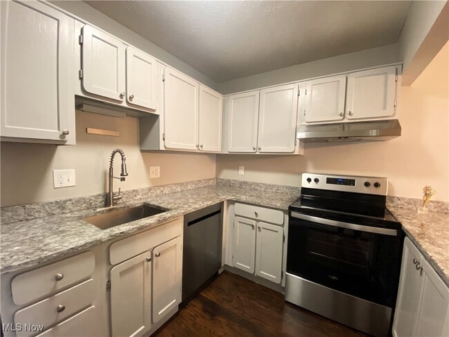 Building Photo - 1480 Cedarwood Dr