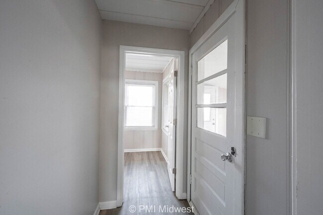 Building Photo - "Charming 3-Bedroom Home in Beech Grove - Cozy Living with Ample Space!"