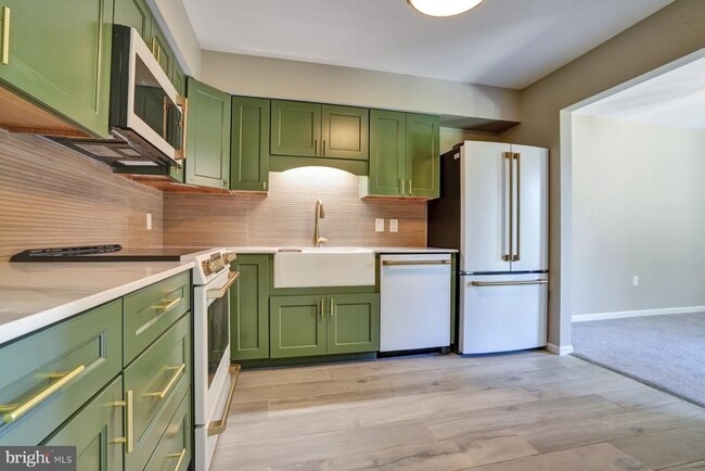 Building Photo - 325 Westridge Cir