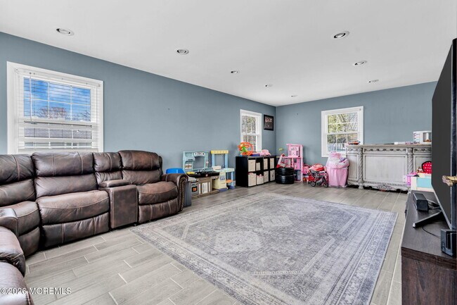 Building Photo - 22 Collingwood Rd