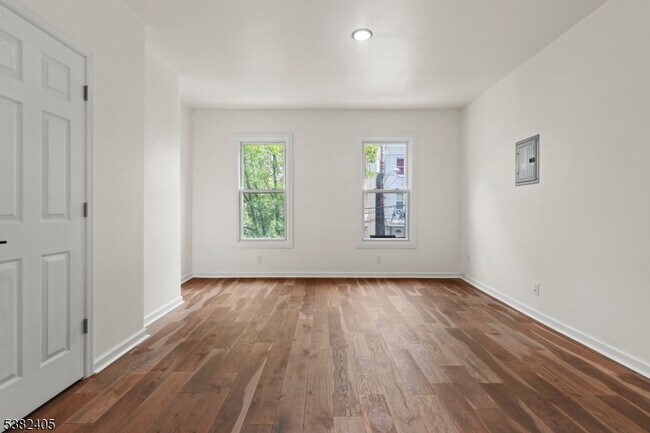 Building Photo - 73 S 13th St