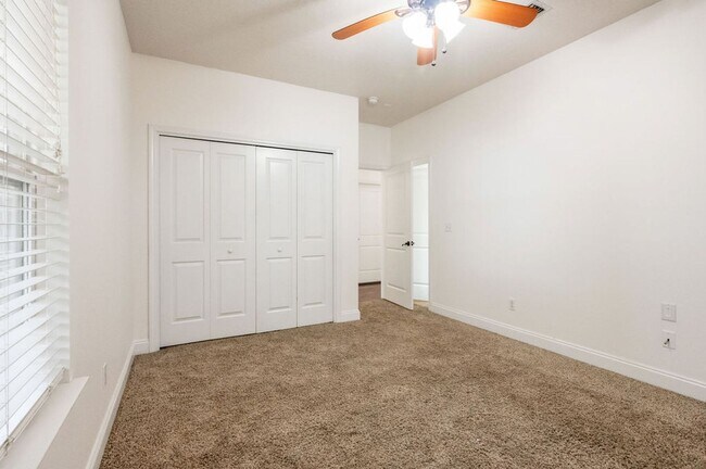Building Photo - 4-BR Niceville Rental with Gourmet Kitchen & 2-Car Garage!