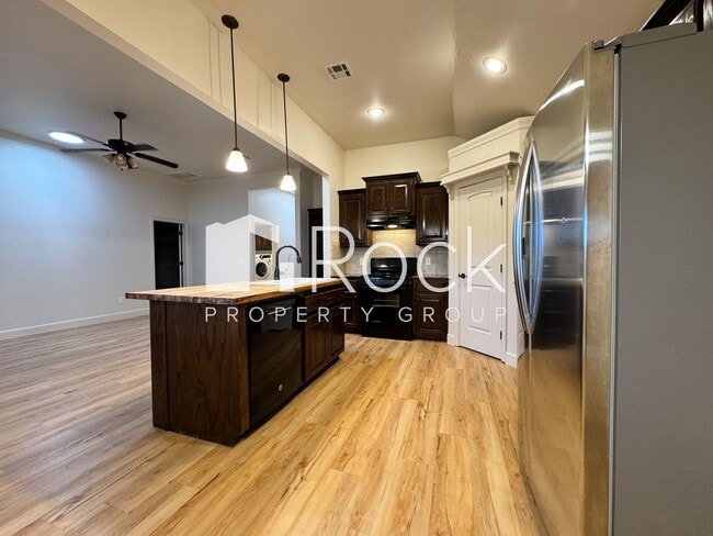 Building Photo - 3 Bed/2 Bath Edmond Home **AMAZING Locatio...