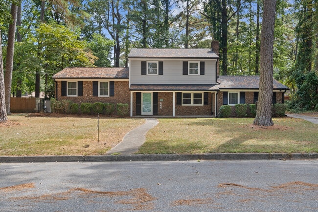 Building Photo - 825 York St