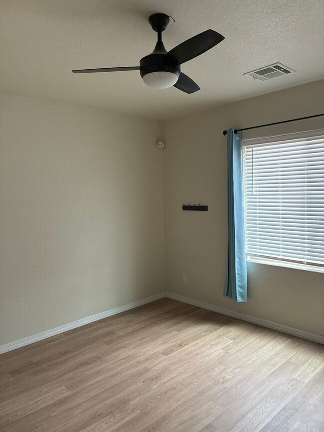 Building Photo - Nice clean three bedroom two bath home