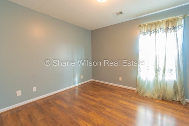 Building Photo - 216 Periwinkle Way