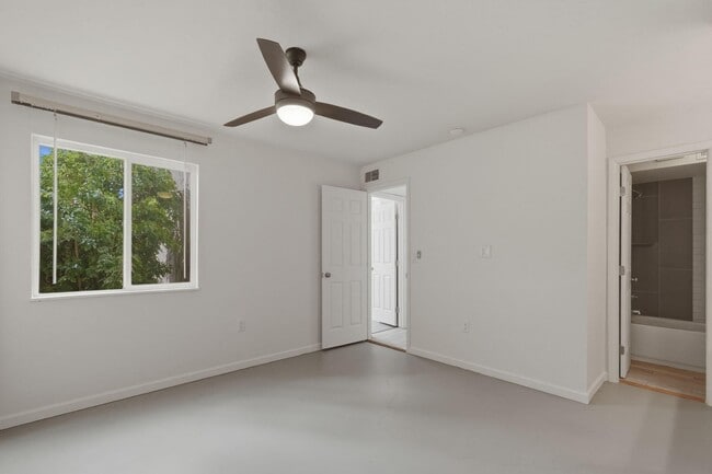 Building Photo - 8055 E Thomas Rd