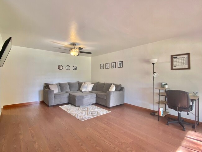 Building Photo - 710 W Palo Verde Dr