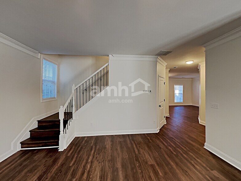 Building Photo - 446 Crestmont Ln