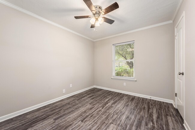 Building Photo - 3900 Sioux Cir