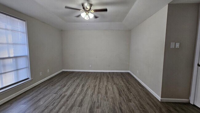 Building Photo - 2042 Magill St