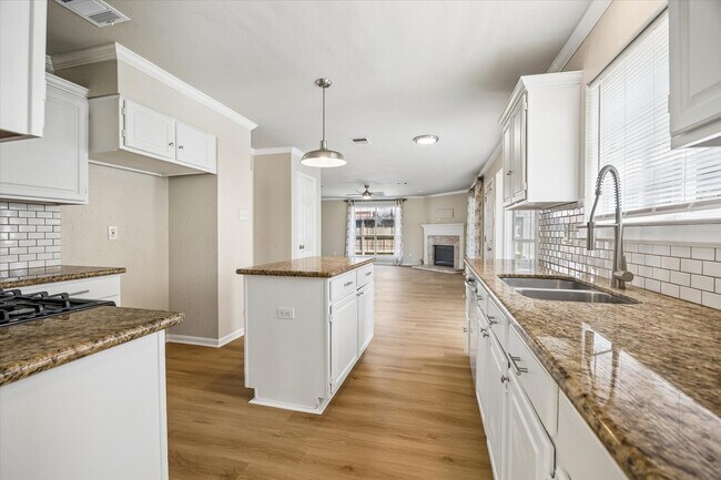 Building Photo - 9806 Gold Cup Way