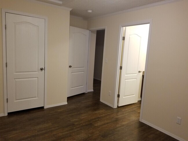Building Photo - 1904 Creekstone Dr