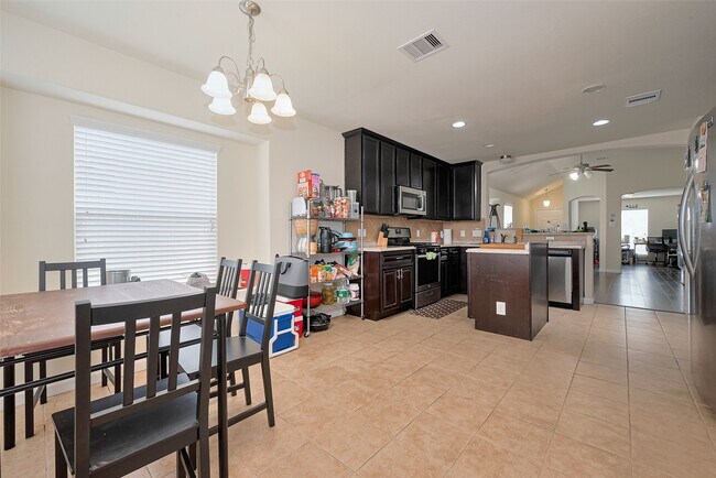 Building Photo - 3327 Bluebird Park Ln