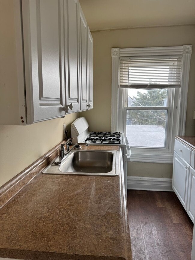 Building Photo - 718-718 Washington St