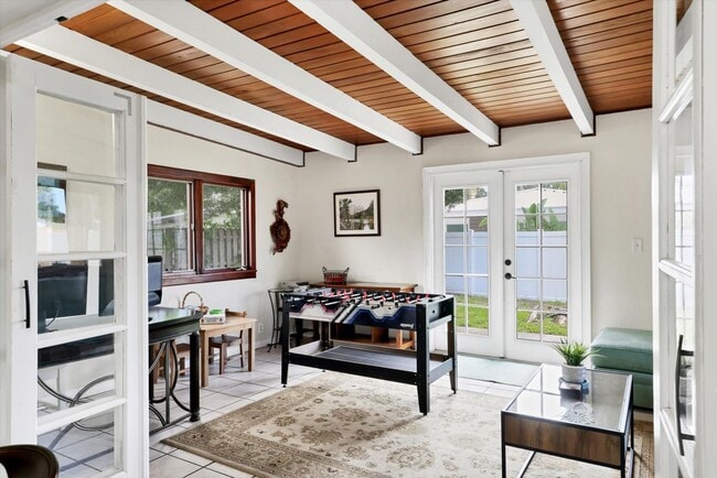 Building Photo - Charming 3 Bed/2 Bath + Den Home in Ringling Park – Minutes to Downtown Sarasota!