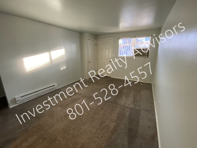 Building Photo - Two-Bedroom Apartment Near Liberty Park!