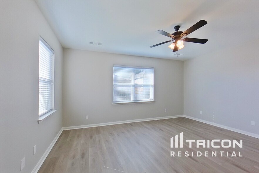 Building Photo - 616 Meadow Springs Dr