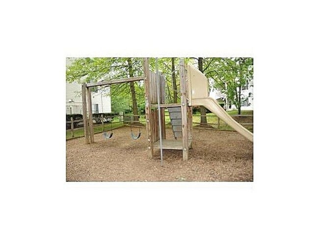 Building Photo - Top Floor Condo with Fireplace and Open Fl...