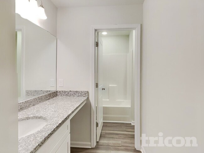 Building Photo - 33 Chalet Ct