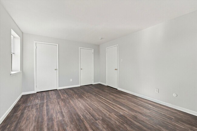 Building Photo - 1424 Valley Dr