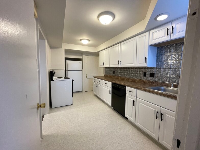 Updated Kitchen - 703 Kahkwa Blvd