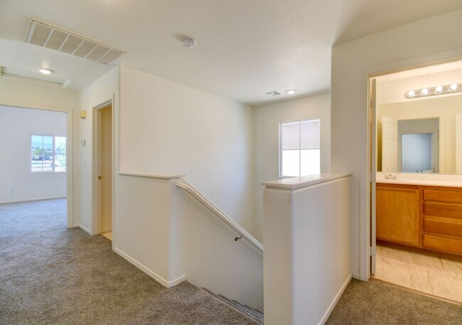 Building Photo - 3 Bed Home - Open Floor Design - Community Pool - New Everything Inside