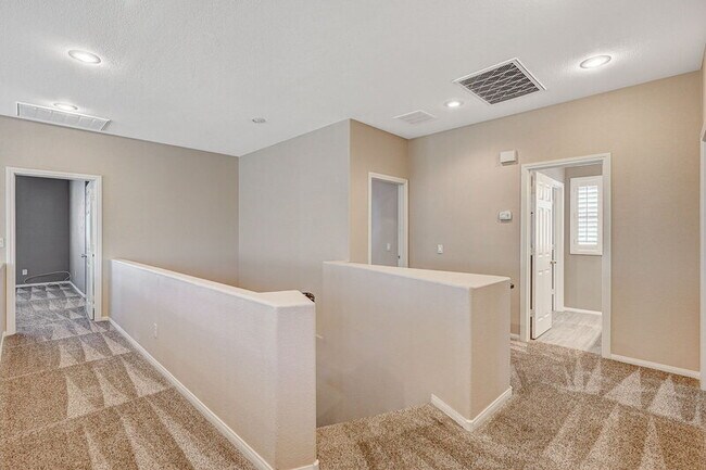 Building Photo - 10588 Isola Bella St