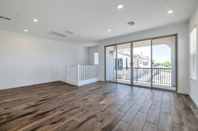 Building Photo - Like Brand New Luxurious Modern 3 Bedroom ...