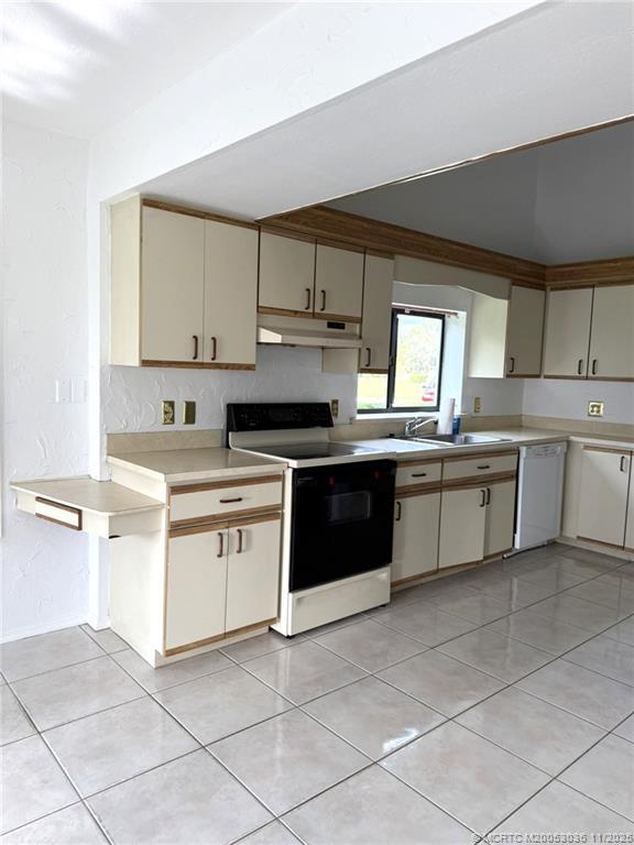 Building Photo - 1998 NE Ginger Terrace