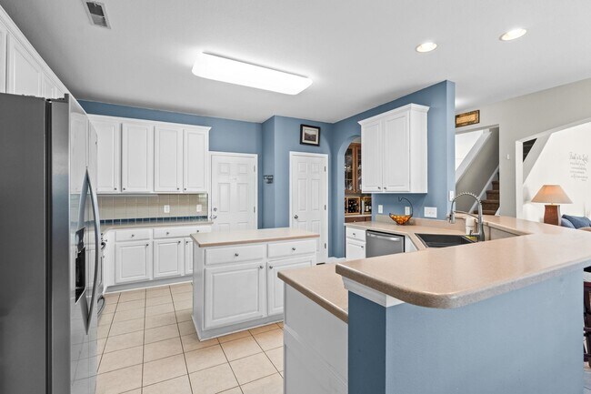 Building Photo - 587 Tuckahoe Rd