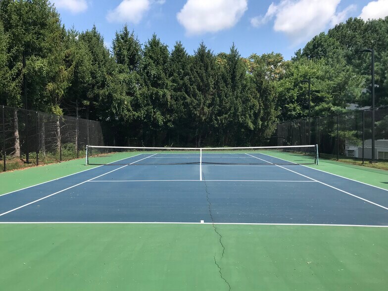 Building Photo - 10018 Vanderbilt Cir