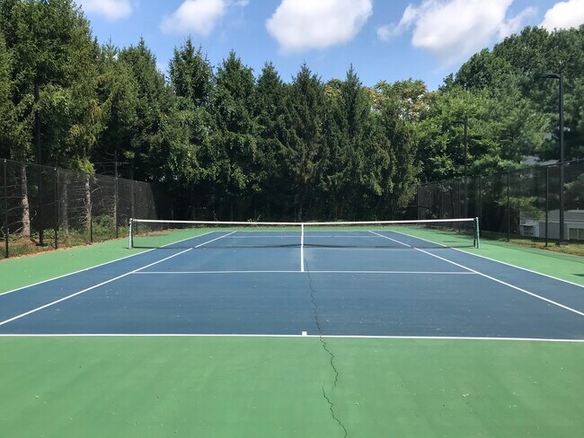 Building Photo - 10018 Vanderbilt Cir