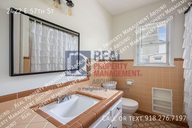 Building Photo - 2422 E 57th St