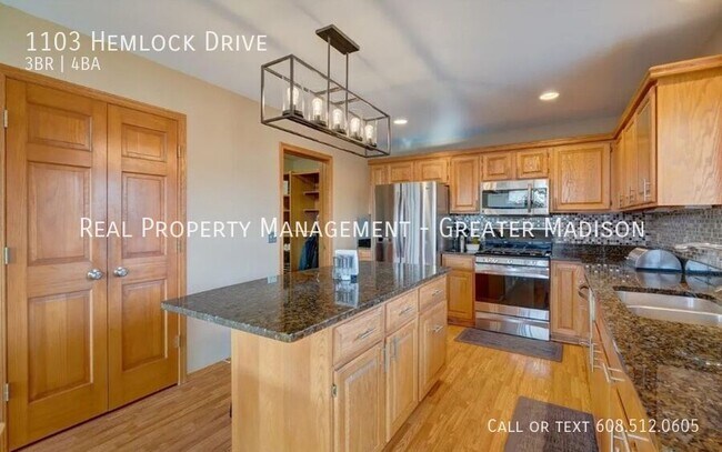 Building Photo - 1103 Hemlock Dr