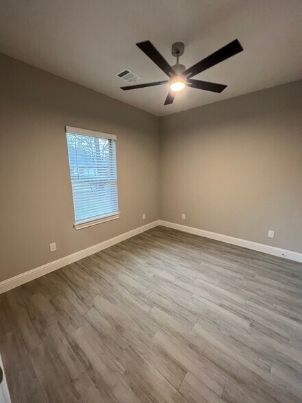 Building Photo - 2610 Appian Way