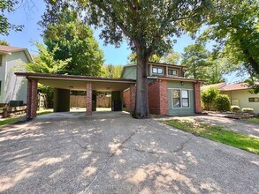Building Photo - 4 Bedroom/ 2.5 Bathroom Home in Tanglewood...