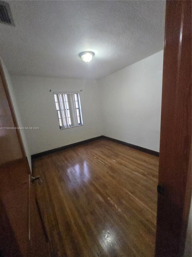 Building Photo - 1630 NW 31st Ave