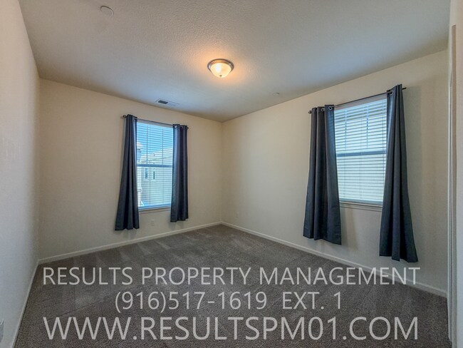 Building Photo - Beautiful Roseville 4 Bedroom Home
