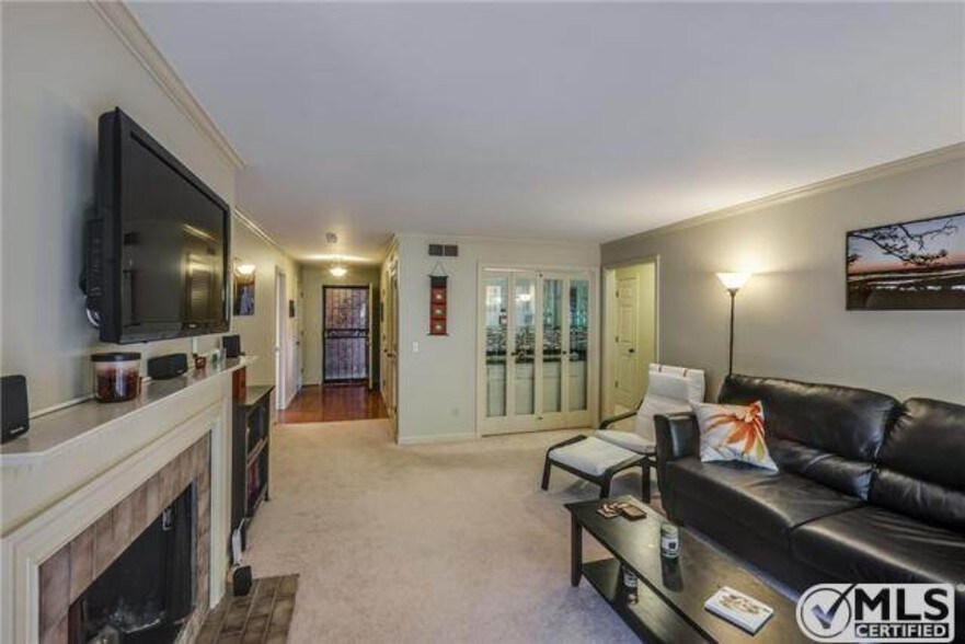 Primary Photo - 119 Hillsboro Pl