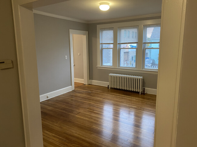 dining room 1 - 63 Ardmore St