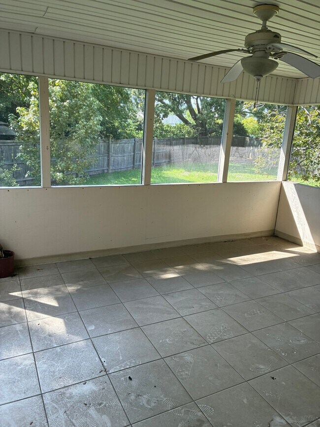 Building Photo - 1415 White Ibis Ct